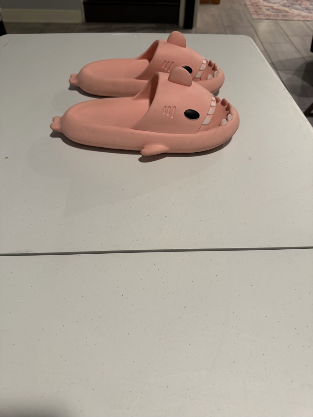 🌟 5 for $25 🌟 Pink Shark Cloud Slides Slippers EU 42-43 US Men 8 Women 9.5-10.5 - Picture 4 of 6